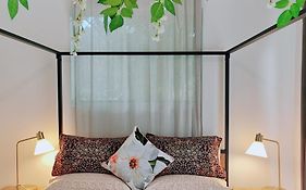 Oohlala - High Ceiling Peaceful Relaxing Bushland View